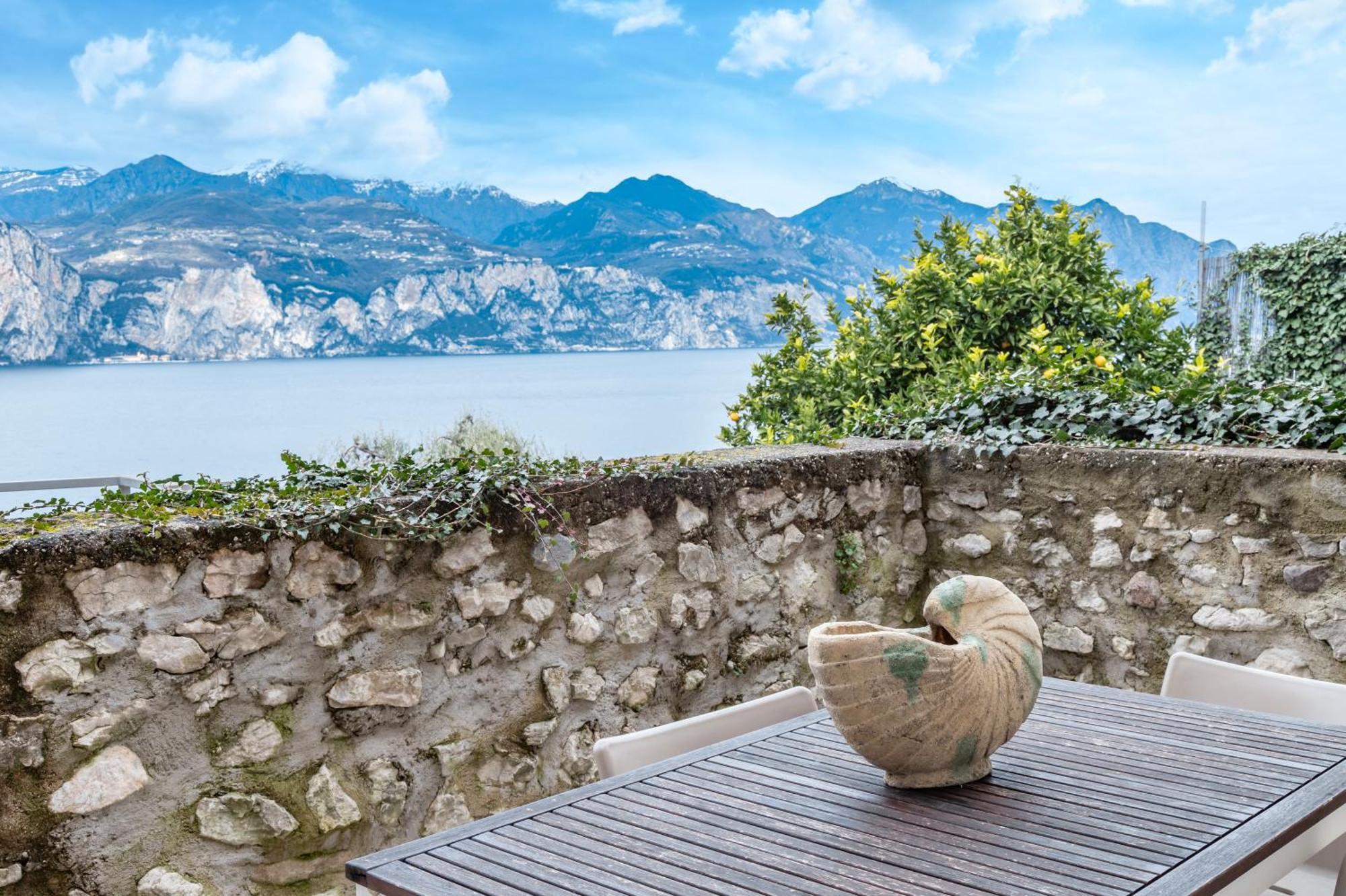 Ca De L'Angelon Aparthotel Brenzone sul Garda Exterior foto