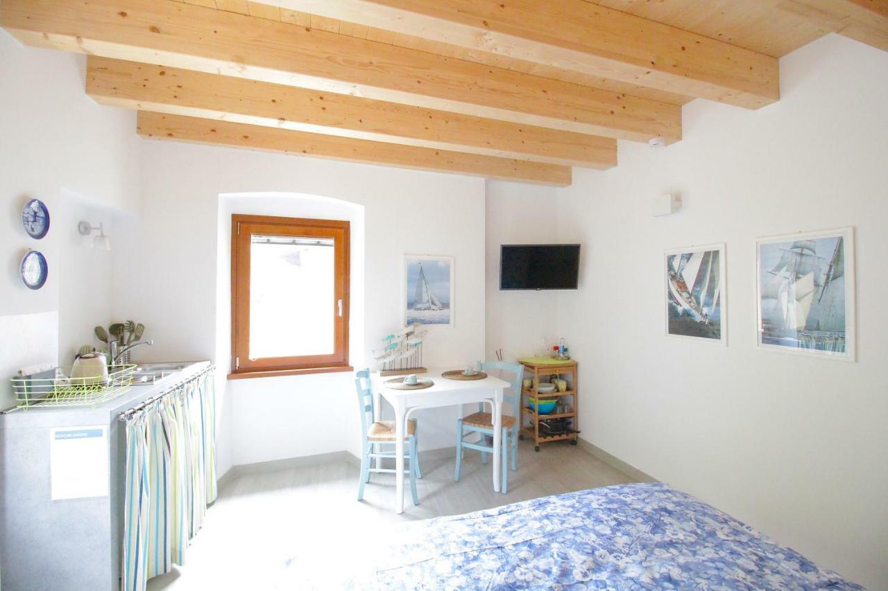 Ca De L'Angelon Aparthotel Brenzone sul Garda Exterior foto